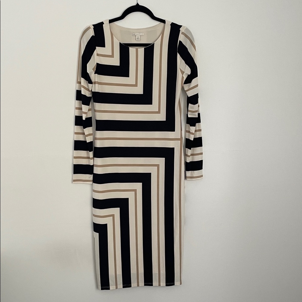 Chic Long Sleeve Geometric Dress in Black and Cream